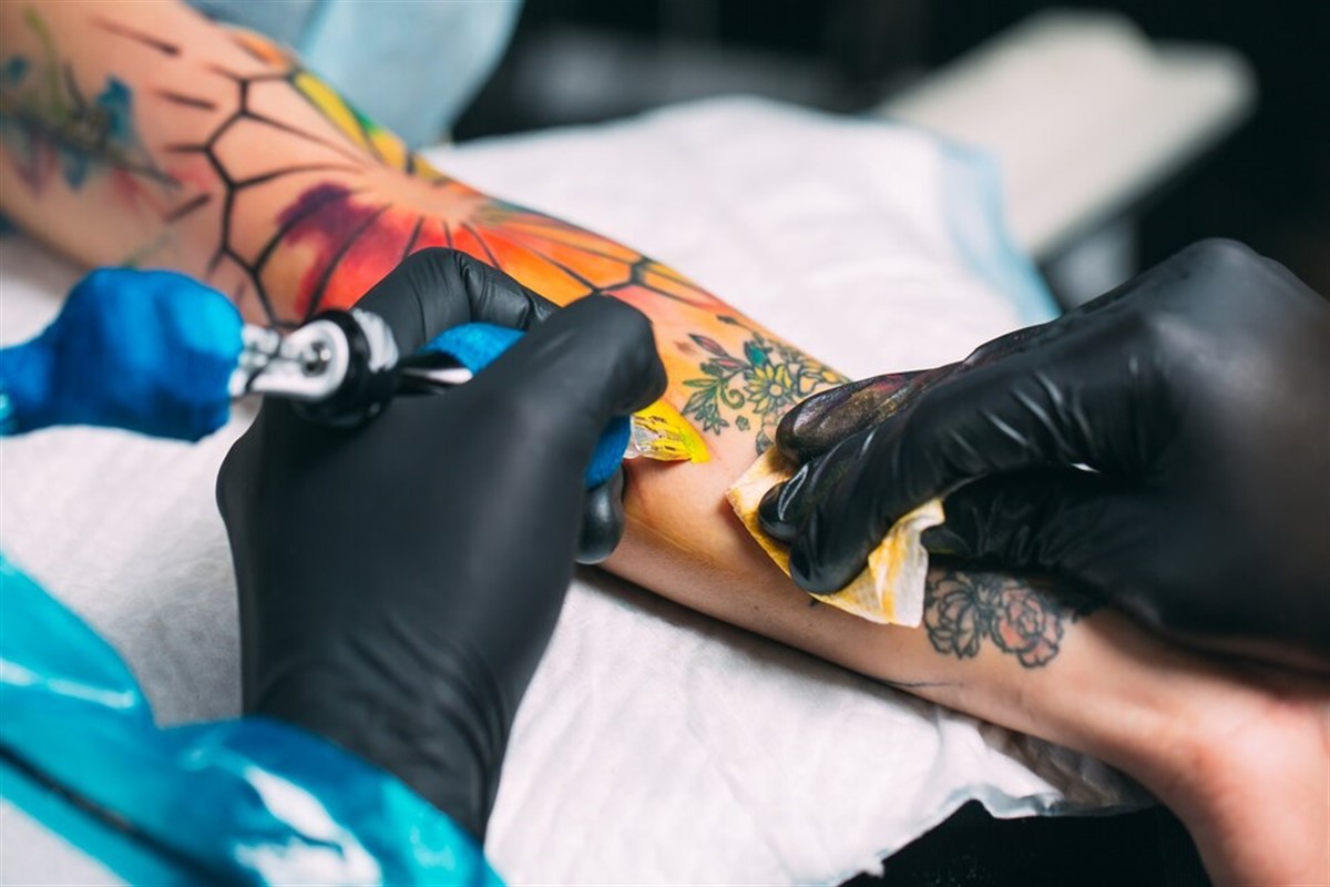 tatouage jaune