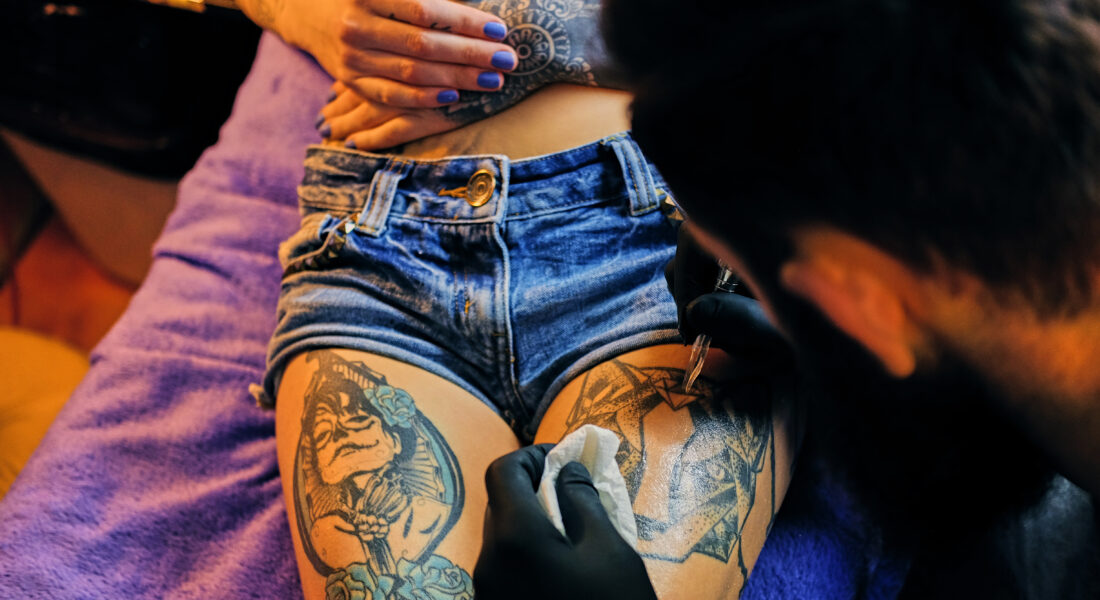 petit tatouage fessier